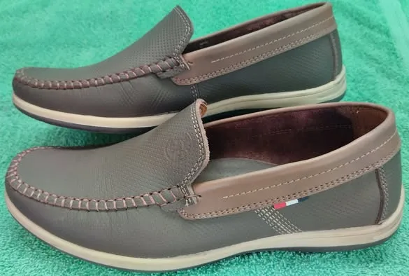 Zapato mocasín marrón
